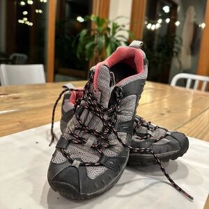 Merrell Women's Hiking Shoes with Vibram Sole (Wmn 7.5)